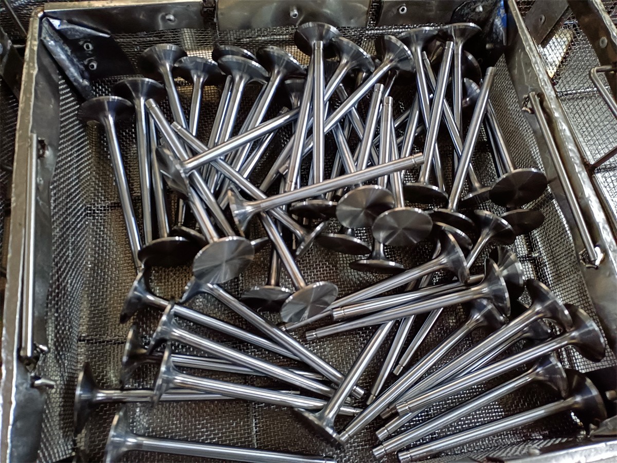 Engine Valve and Seat